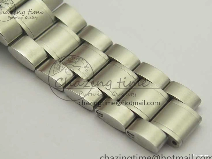 0203 UrbanChic Speedmaster Moonwatch OMF 1:1 Best Edition White Dial Black Hand on SS Bracelet A 8045